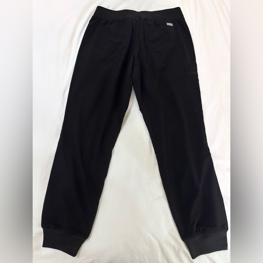 Brand NEW Figs! NEVER WORN!
women's (M)Black FREEX™ Lined Zamora-Jogger Scrub - Picture 4 of 4